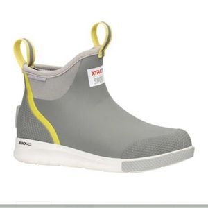 EUC: XTRATUF Woman’s 6 IN Ankle Deck Boot Sport Worn Once Waterproof mesh liner